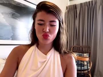 girl
        skyluna69 cam image #219733