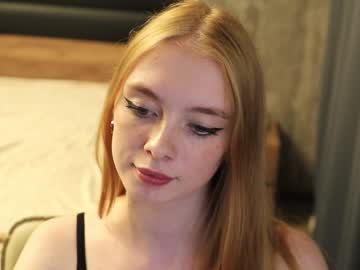 girl
        lily_lyn cam image #110910