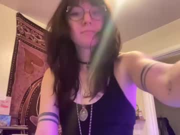 girl
        snailey94 cam image #128814