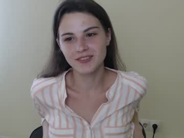 girl
        chamomile19 cam image #98673