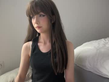 girl
        dreamywings cam image #181629