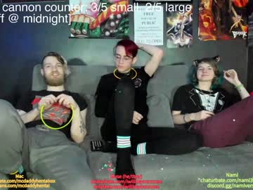 couple
        thecouchcast cam image #46348