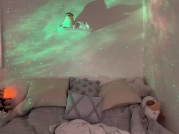 girl
        averyy333 cam image #48917