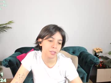 girl
        frances_shine cam image #210132