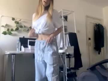 girl
        georgietiogangco cam image #4204