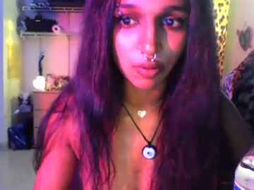 girl
        mon3ytr33 cam image #218385