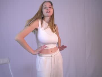 girl
        lover_chill cam image #131923