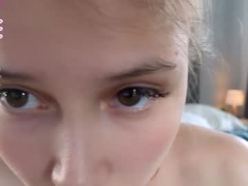 girl
        tatecraley cam image #196137